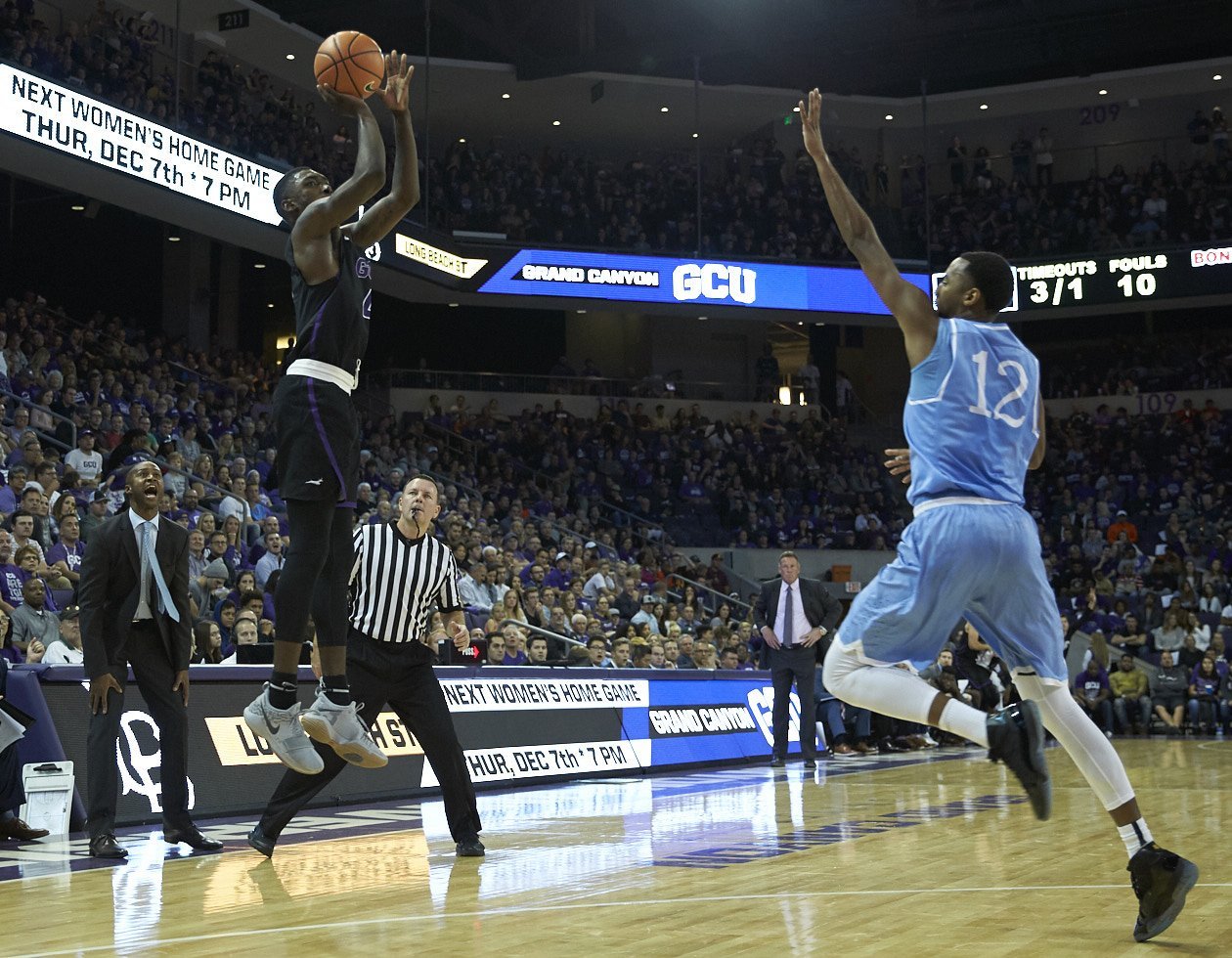 Slideshow: Men's Basketball Vs. San Diego - GCU News