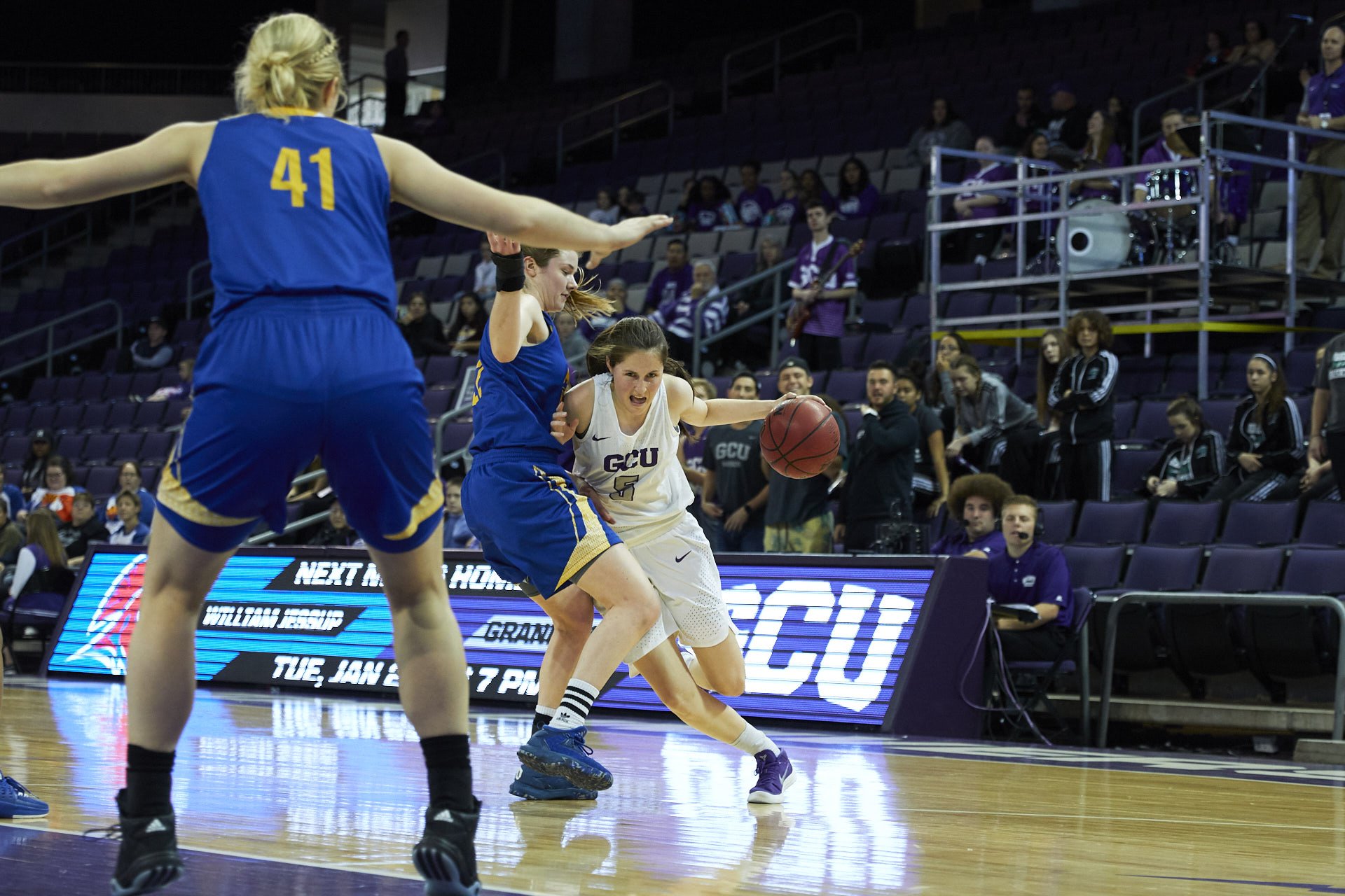 Slideshow: Women's basketball vs. UMKC - GCU News