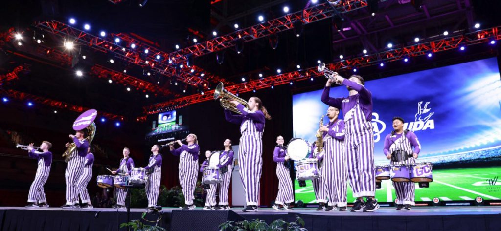 Students share GCU's spirit at Super Bowl events - GCU News