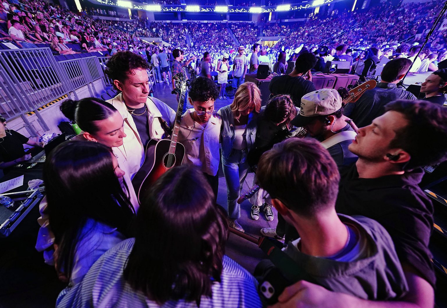GCU students' faith illuminated at Ignite worship service - GCU News