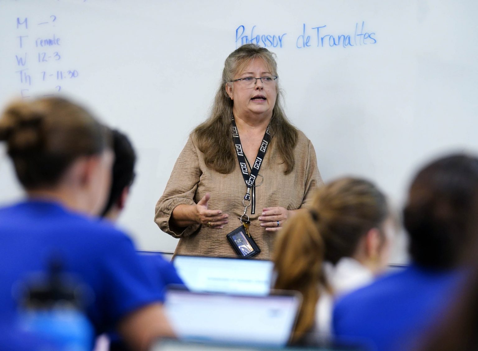 Critical care instructor guides nursing students through life and death ...