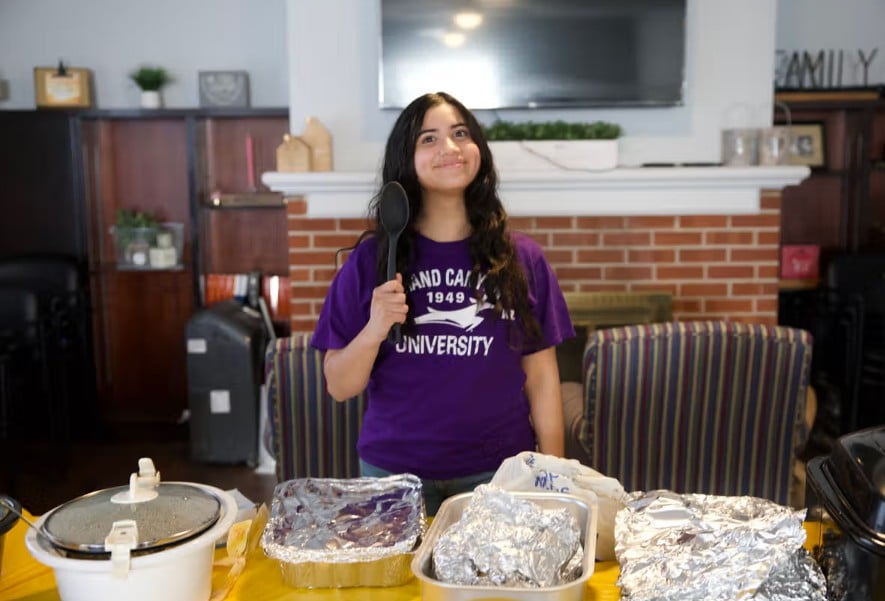 Hundreds of GCU social work students offer a helping hand across U.S.