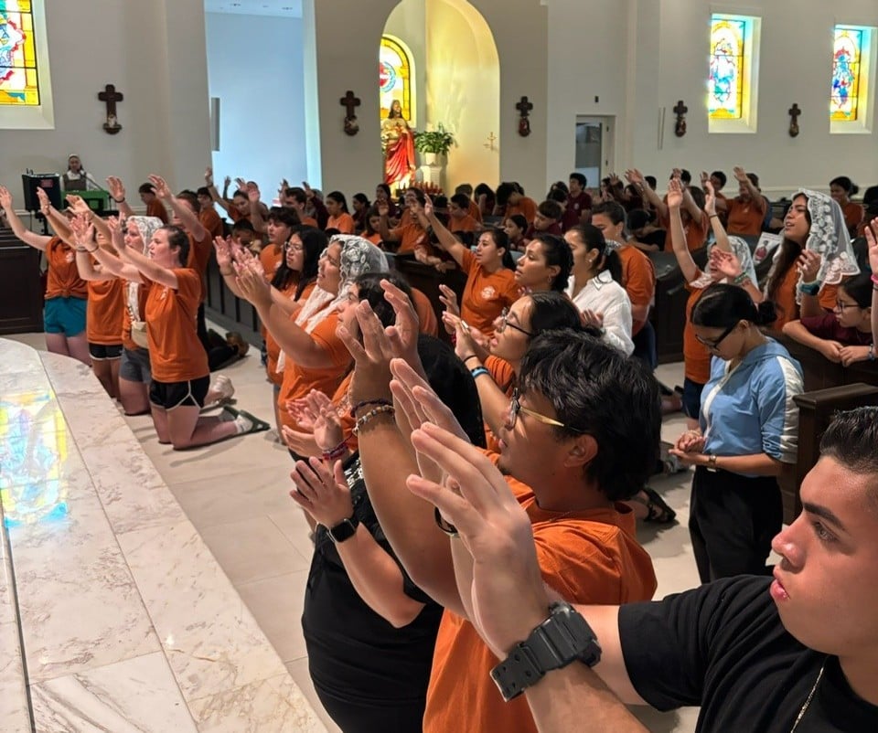 Featured image for: GCU students, alums help Florida children fortify their faith