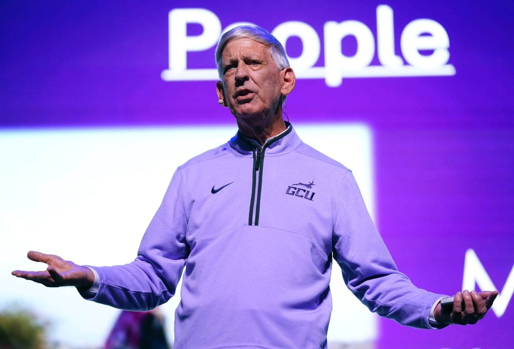 Featured image for: Mueller at Chapel: Make decisions that move you closer to God