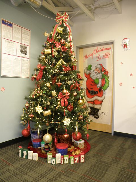 Slideshow: Colter office Christmas decorations - GCU Today