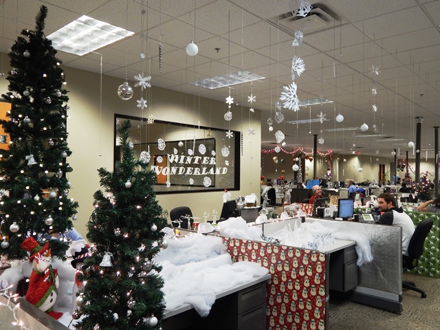 Slideshow: Tempe office Christmas decorations - GCU News