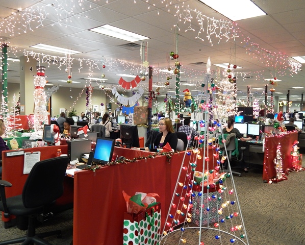 Slideshow: Tempe office Christmas decorations - GCU Today