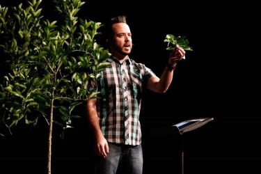Jeremy Jernigan of Central Christian Church of the East Valley shows a pruned branch from an orange tree to show how God shapes our lives. (Photo by Darryl Webb)