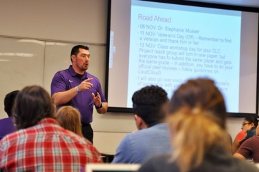 Jesse Stewart, a former U.S. Army Ranger who led troops in Iraq, teaches students in his servant leadership course for GCU's Colangelo College of Business. (Photo by Alexis Bolze) 