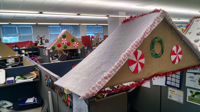 Peoria office Christmas decorations - GCU News