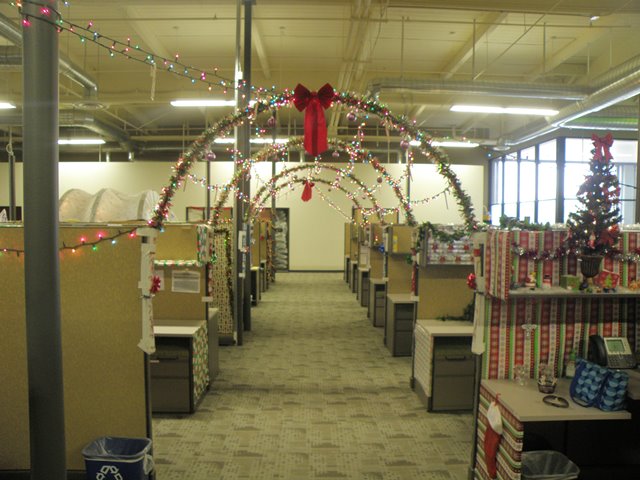 27th Ave. office Christmas decorations - GCU Today