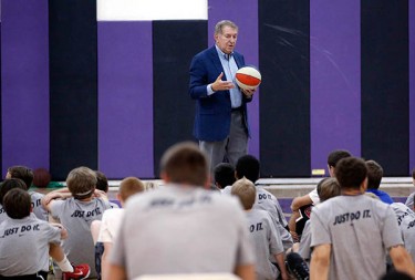 Jerry Colangelo addresses the campers.